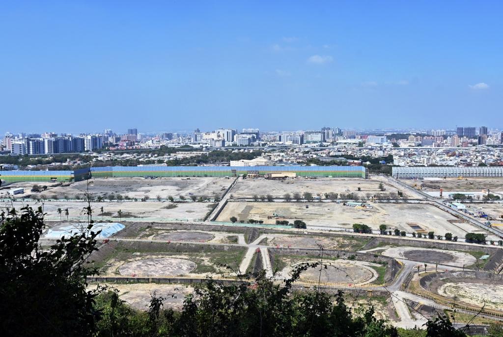 台積電具緊迫建廠營運需求，因此自行擬定楠梓籌設計畫之範圍內勘選土地啟動高雄22廠第3期建廠，達成該廠115年營運之目標，因此向高市府提出變更園區內17.22公頃的特種工業區土地，成為符合土地使用分區的甲種工業區土地，8日零時高市府正式公告發佈實施該都計變更案。(圖:本報資料照)
