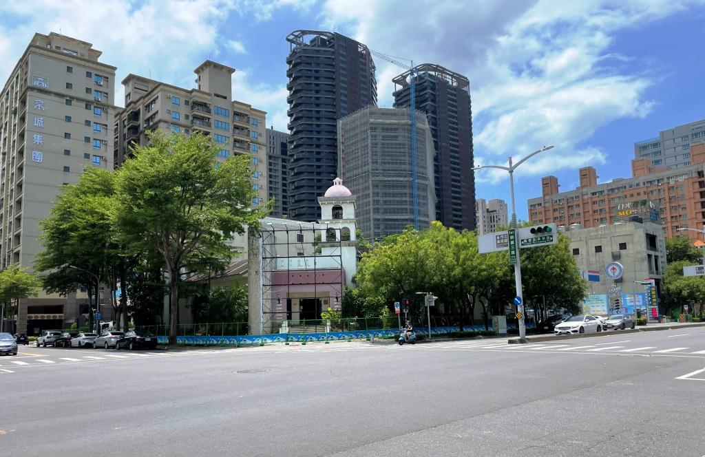 巴巴事業在北高雄農16明誠三路、龍德路口，已儲備景觀大樓推案精華地。
