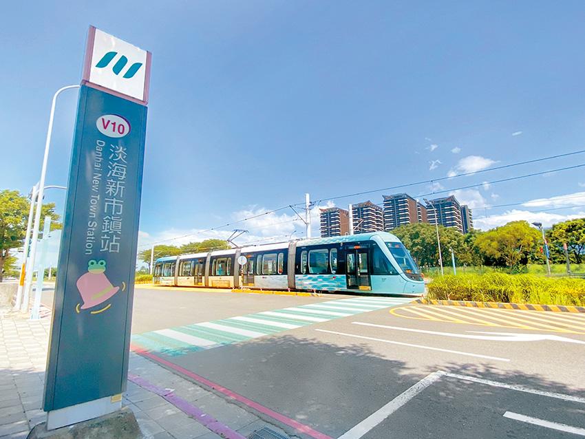 淡海輕軌提供居民便捷的交通動線，同時可轉乘淡水信義線。