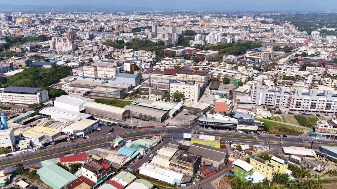 遺贈非屬契稅條例第2條所稱不動產買賣、承典、交換、贈與、分割或因占有而取得所有權之課稅範圍，所以無需辦理契稅申報移轉及繳納契稅。