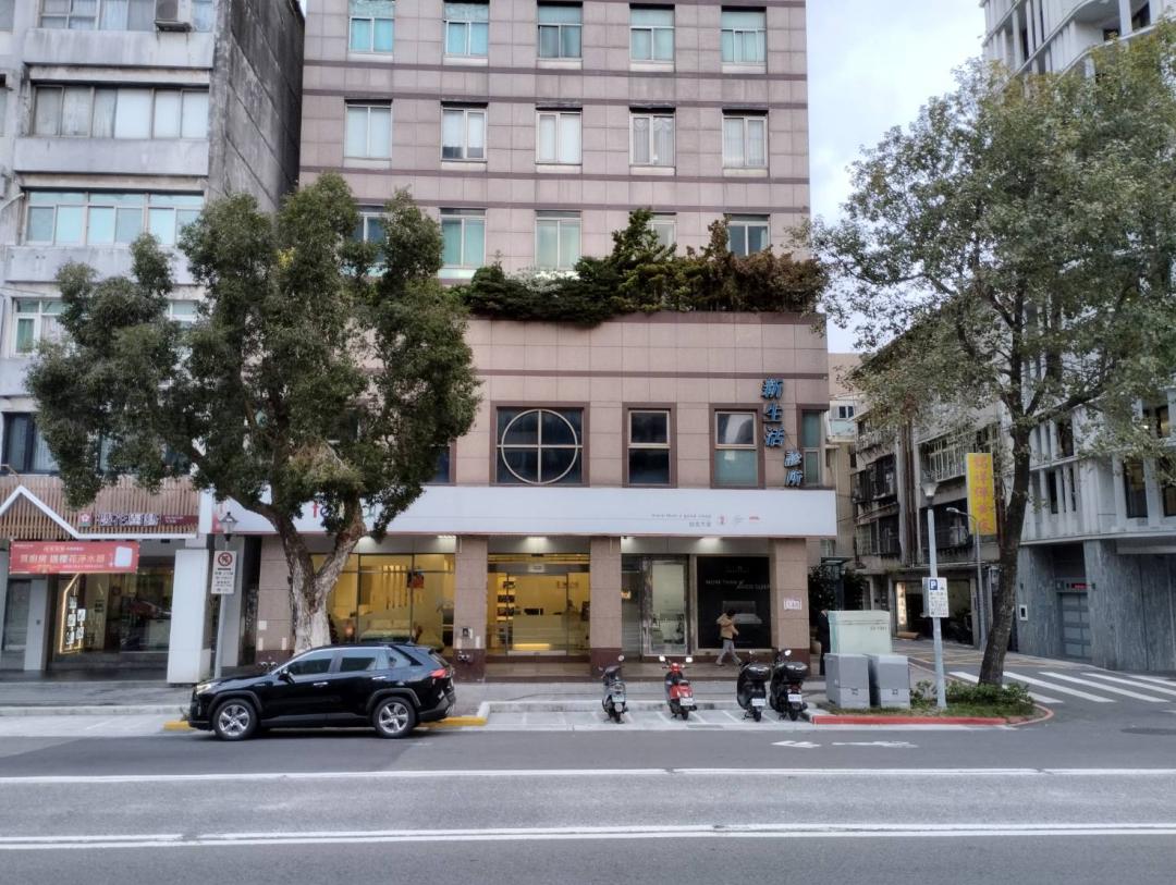 位在中正區新生南路一段的床墊業者，由租轉買成為自家店面屋主。(台灣房屋中正店提供)