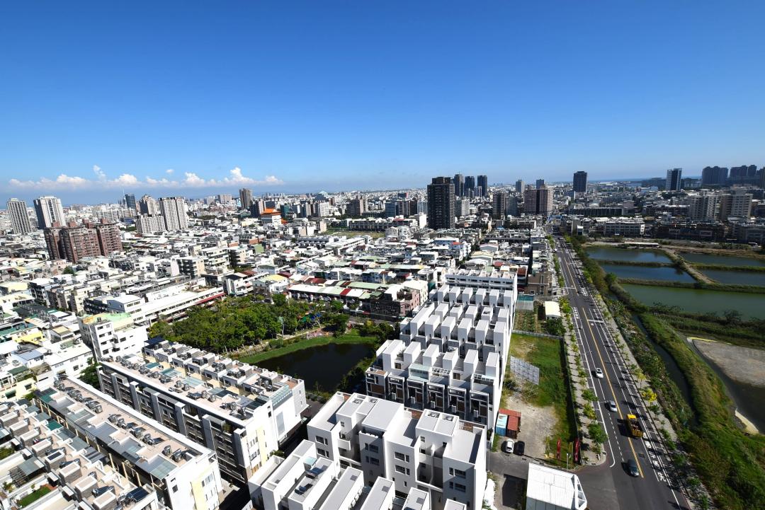 南市將修正台南市房屋稅徵收率自治條例草案，自住房屋稅率不受影響。估計應稅人數59.56萬餘人，約為4.69%達2萬7995人受影響，將會增加房屋稅。