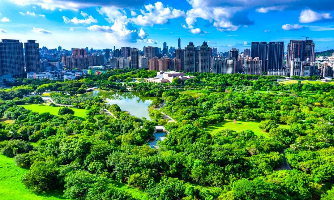 中都重劃區坐擁3.8萬坪的世界級生態濕地公園，不僅是高雄唯一生態重劃區，更有文化資源、及愛河水岸，品牌建商在鄰近中都生態公園推出的高質感景觀宅，持續吸引自住客進場，成為市場亮點產品。(圖:業者提供)