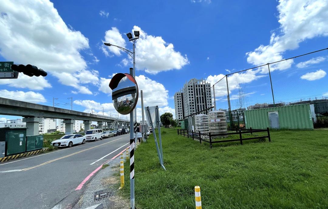 南市10月住宅價格指數較前期及去年同期均呈現微幅上漲。其中新市區的漲幅最高，較前期微幅上漲0.67%，其次為新營區和歸仁區。