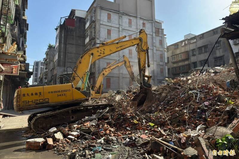 三重建案工地釀災，讓人關注小基地施工問題，業者統計新北「鳥籠基地」案，最小僅14坪。（記者劉信德攝）