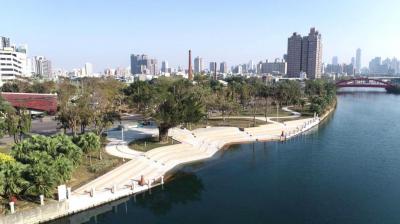 愛河階梯護岸安全穩固親水更近一步  周圍中都新屋3字頭預售5字頭價差拉大