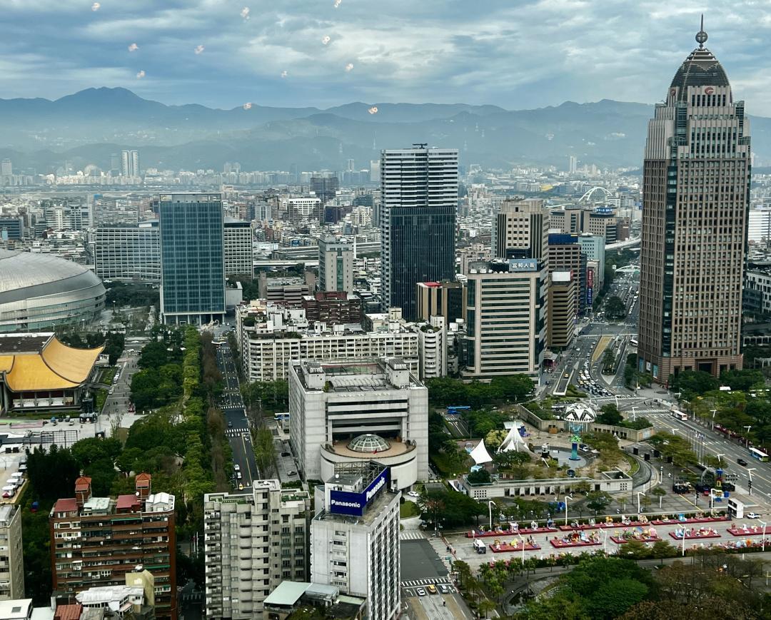 月建物買賣移轉棟數資料，全市買賣移轉棟數為1,604棟，較去年同期大減44.5%，專家提醒，第一季底就可能會出現全面性的價格下修。