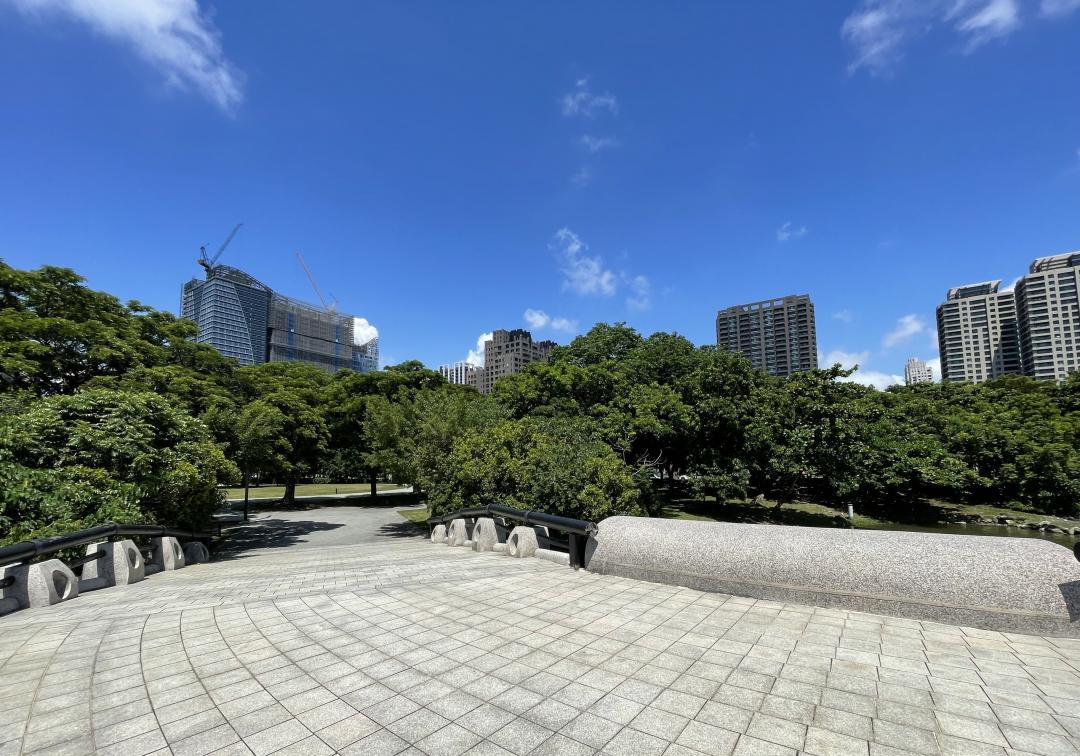 北高雄美術館園區已成高雄知名豪宅區，景觀豪宅預售價格更已出現單坪約85萬元高檔行情，但美術館中古豪宅買賣雙方都堅持，成交並非易事。