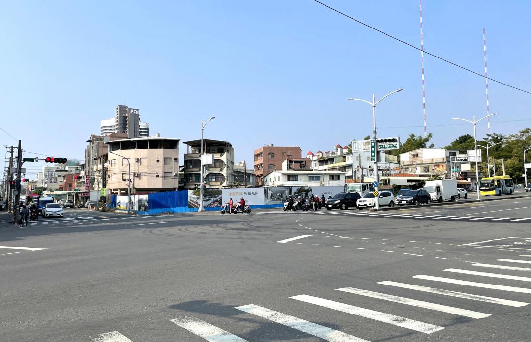 目前澄清路段與陽明商圈、文山特區一帶，受惠捷運黃線便捷交通路網將成形，4字頭捷運概念公園宅與學區宅，受到市場矚目。