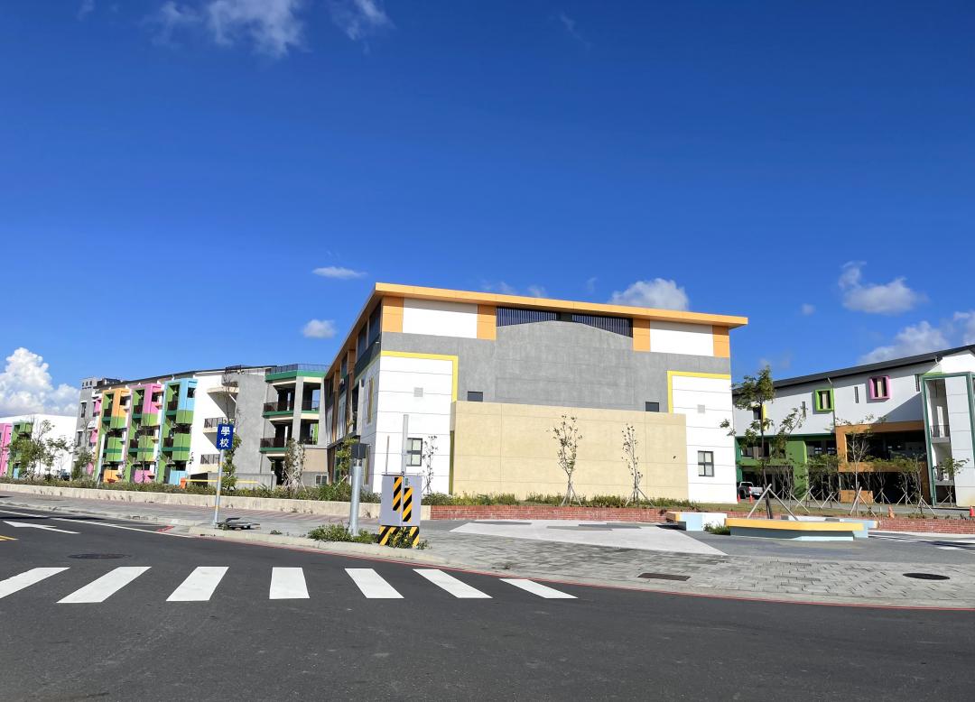 永康鹽行國中區段徵收區一帶，也在國泰、遠雄等北部大型品牌建商進場推案助攻下，房價帶已站穩4字頭。
