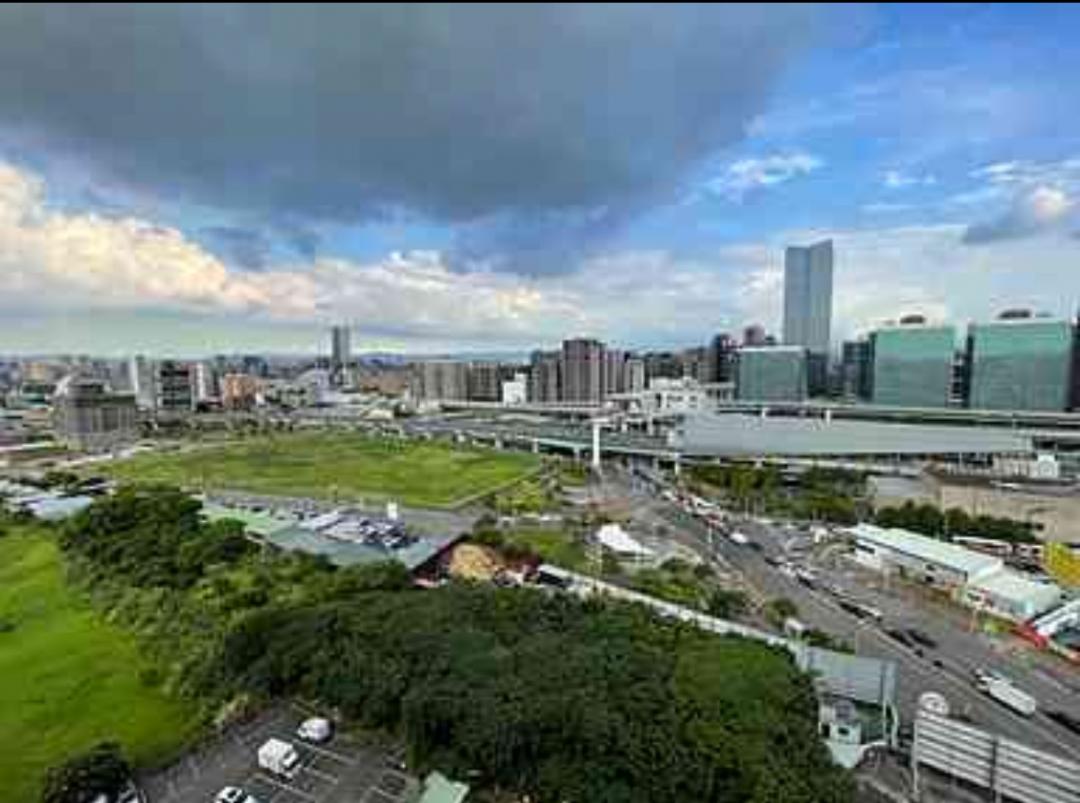 溪北轉運站座落於捷運機場線、環狀線新北產業園區站旁。(圖/新北市政府提供)