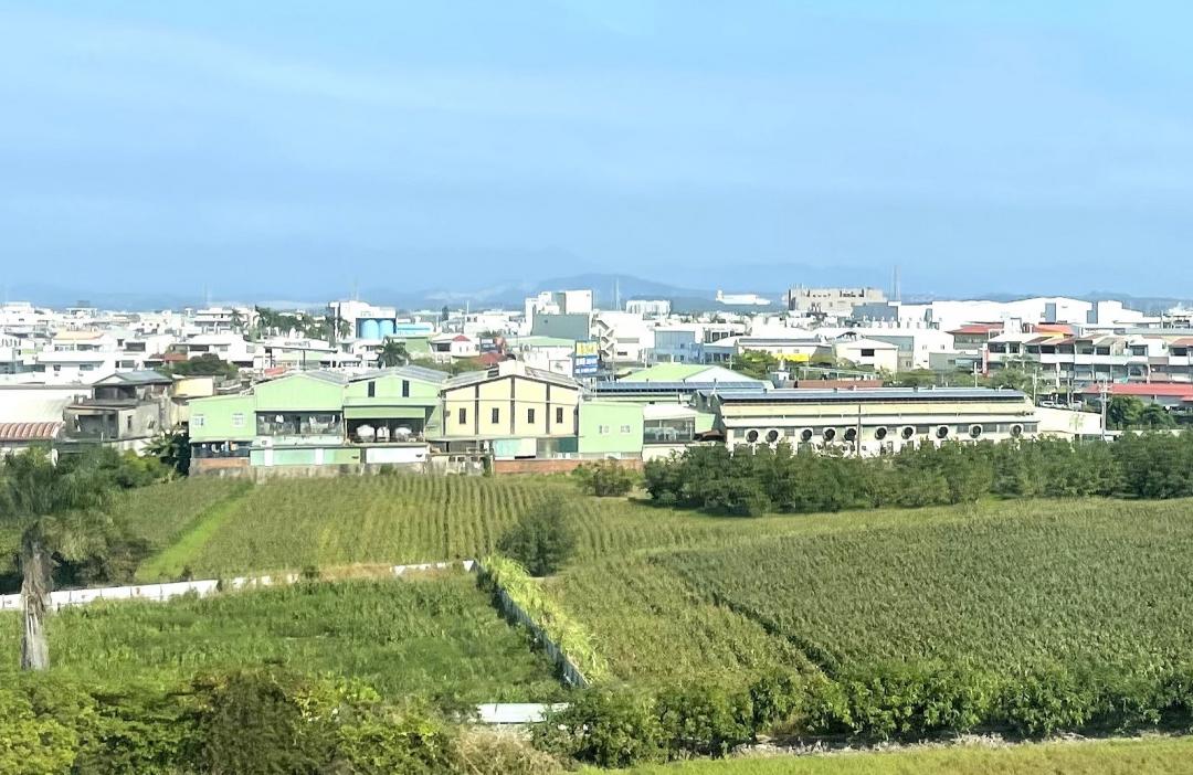 私人土地供道路使用，倘該筆土地係都市土地之住宅區、商業區，或非都市土地之甲種建築用地、乙種建築用地等，縱該筆移轉土地實際係供道路使用，仍需按一般用地課徵土地增值稅。