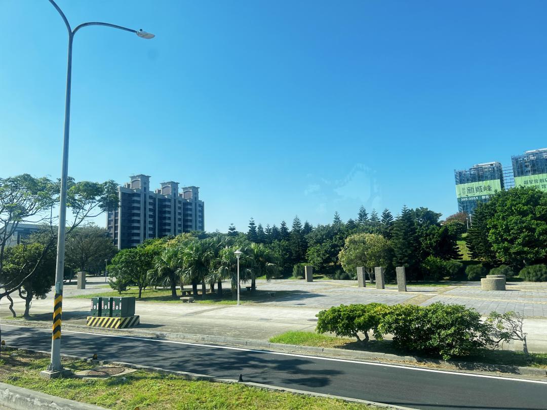 客運園區位於大園區西側，靠近觀音區交界處，東邊是大園市區及桃園國際機場，西邊與觀音工業區、草漯重劃區相鄰。(圖/資料照)