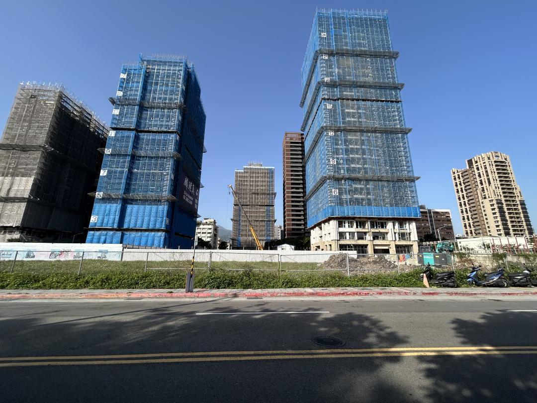 台北市第一季預售建案申報備查共27案，較前期31案減少12.90%。
