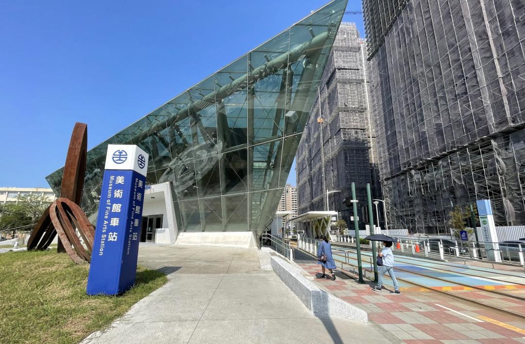 鐵路地下化工程完工後，在美術館園區設置美術館快捷站區與內惟站。