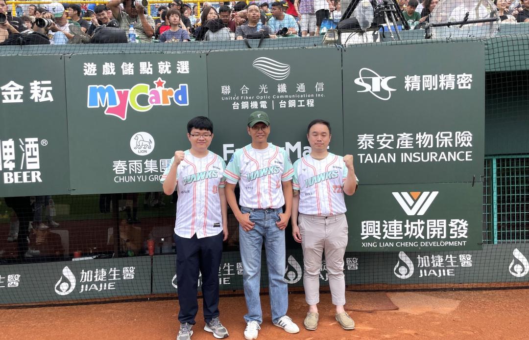興連城開發總經理周惠賓(圖中)、特助周瀚翔(圖左)與允城國際協理楊忠儒(圖右)，都對後勁房市前景表達樂觀以對態度。(圖:業者提供)