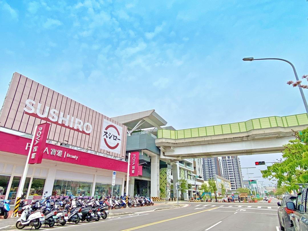 壽司郎等大型賣場與連鎖品牌進駐，商業氛圍快速成形。