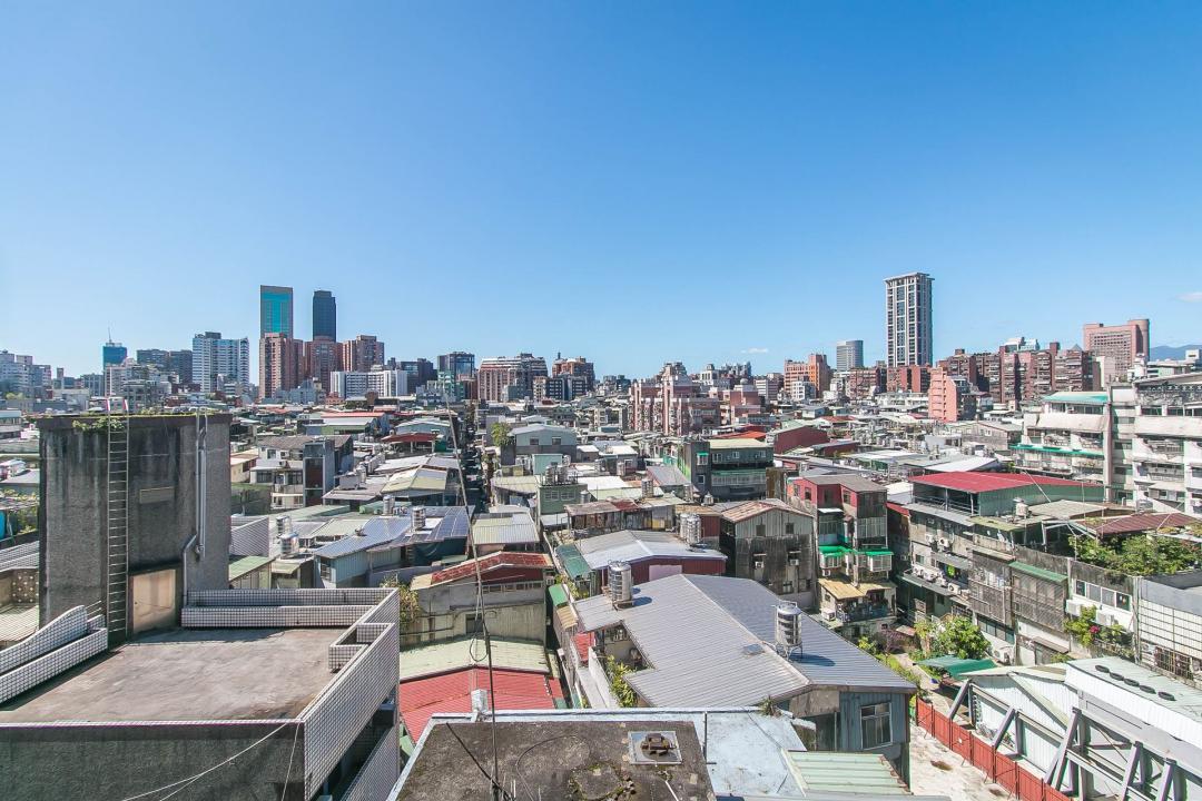 台北市買賣移轉棟數為2,123棟，較去年同期大減14.9%、月減11.6%。（資料照）
