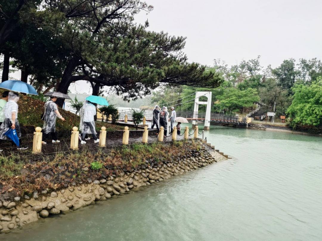 高雄市政府為提升澄清湖園區遊園品質，接管後將優化園區環境設施、湖畔人行步道、交通動線及部分停車空間。(圖:高市府提供)