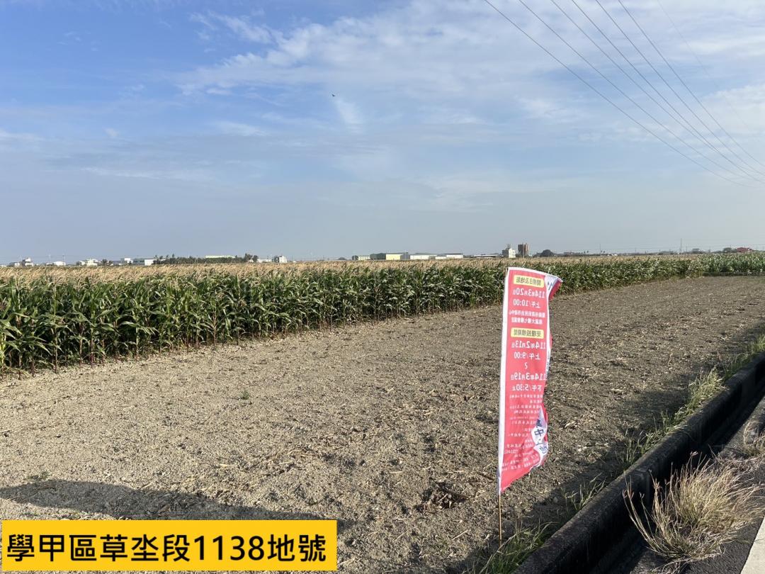 南市政府地政局114年度農地重劃區抵費地及零星集中土地標售於今(14)日上午完成開標作業，順利標脫8筆，標脫率達32%，標脫面積最大為學甲區草坔段1138地號土地(面積1,103平方公尺)，以每坪4,628元得標。(圖:南市府地政局提供)