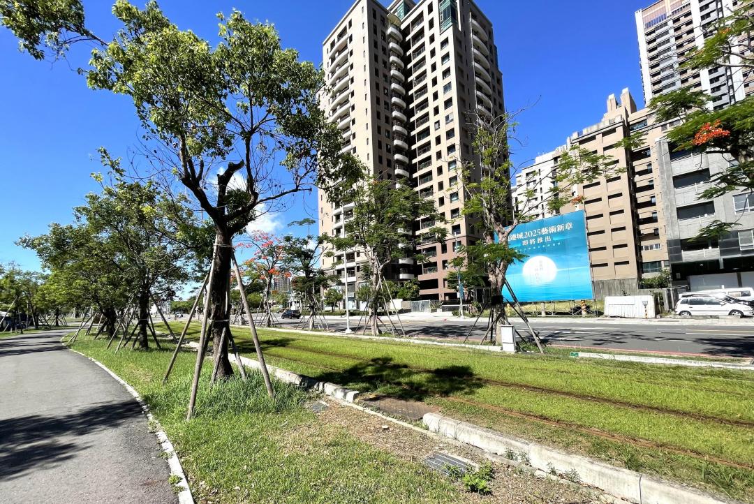 馬卡綠園道旁，已成為品牌建商規劃景觀輕豪宅新重鎮，興連城開發將在馬卡綠園道旁規劃「馬卡道案」景觀輕豪宅大樓案。