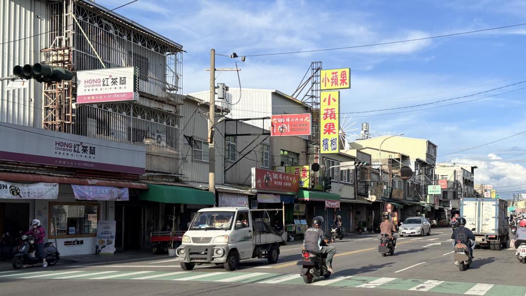 業者統計近1年高雄主要行政區房價，僅兩區房價上升，其餘行政區全面下跌，跌幅最多的大寮區。（中信房屋提供）