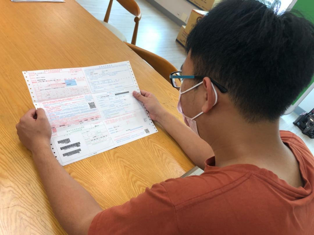 每年房屋稅繳納季，總有民眾誤以為「讓弟弟設籍就能申請自住優惠稅率」，實際上卻踩到稅法地雷！(圖/台灣房屋提供)