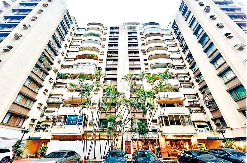 位於光復南路上的「光復大廈」，實登最高單價紀錄已接近120萬元。