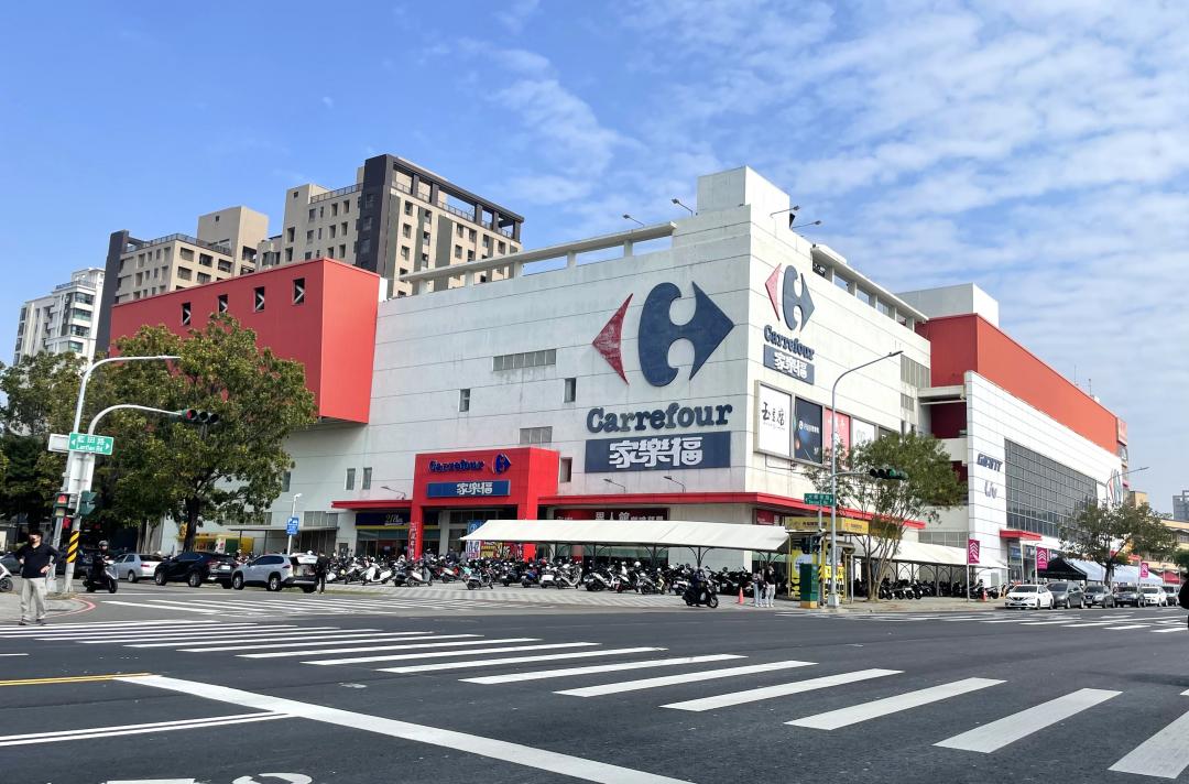 生活圈可迅速連結楠梓二間家樂福量販店。