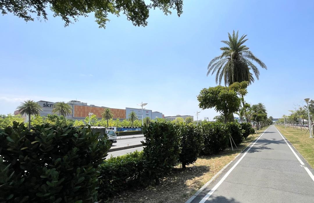 南高雄新光三越SKM Park百貨購物中心周圍的百貨捷運宅市場崛起，尤其捷運紅線草衙站一帶，陸續吸引多家品牌建商購地卡位推案。