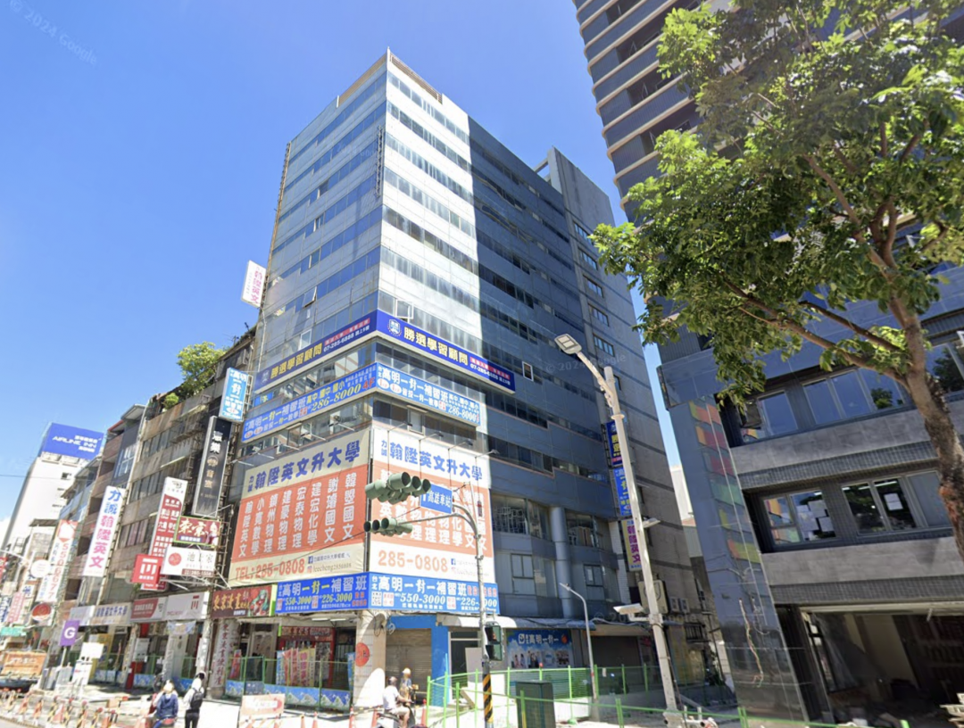 高雄三民區商辦大樓「福懋站前之星」，3月底以每月租金總價173.7萬元出租包含10戶與15筆車位，創商辦租金新高。（擷取自GoogleMap街景）