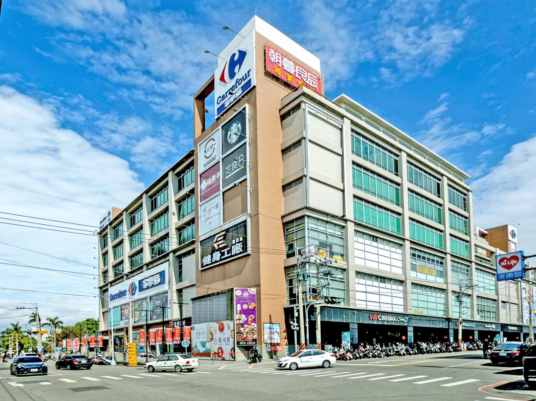 豐原大道串聯熱鬧的成功商圈，市場、超市、學校、診所密度高。