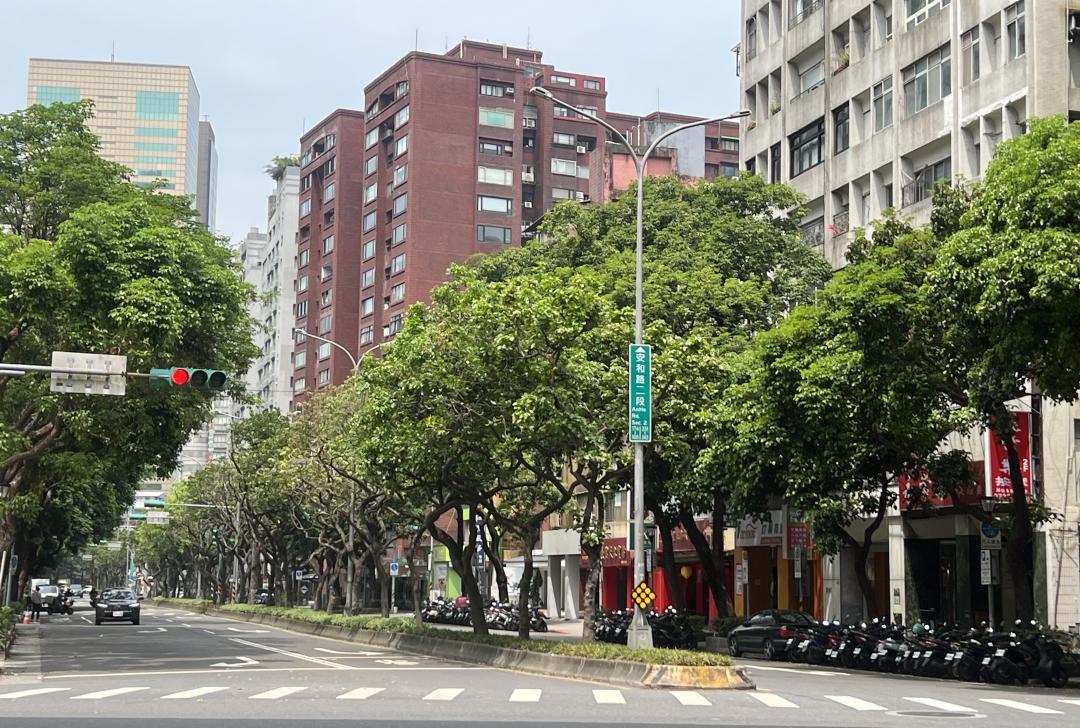 房市交易動能不足，李同榮示警，下半年建商恐陷三大困境。