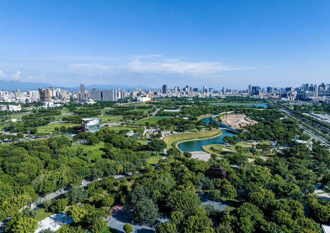 隨著開發加速，水湳特區內建案動能強勁。