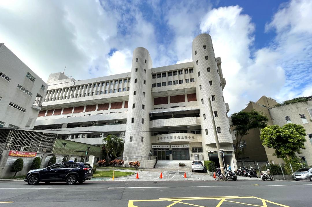 左營圖書館的人文書香氣氛， 吸引都會新貴與首購家庭陸續進駐該區。