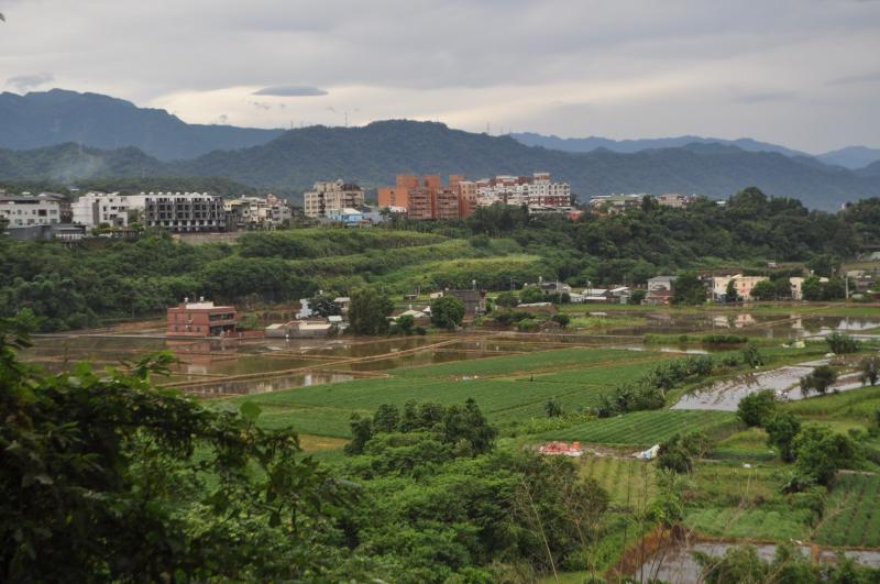 依地價稅法規定，農業用地若經變更用途，不僅失去田賦認定，也將影響課稅級距。（資料照、記者李容萍攝）