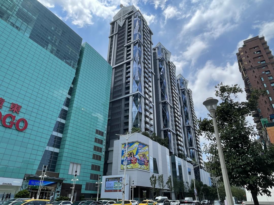 忠孝復興站的指標豪宅「Diamond Towers台北之星」進揭露社區第三筆交易，成功擠今年第一季台北住宅單價前十名社區。(圖/台灣房屋提供)