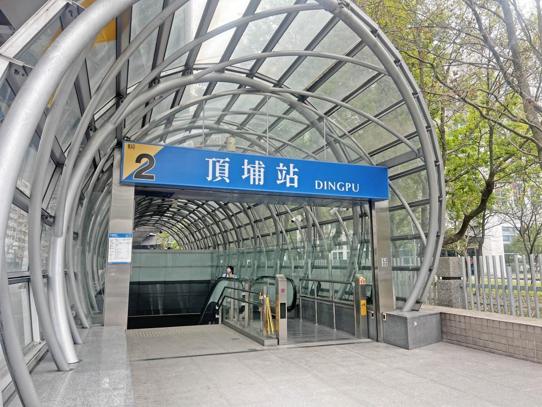 業者盤點台北捷運房租較低的10大捷運站點，其中房租最便宜的捷運站點為板南線的頂埔站。