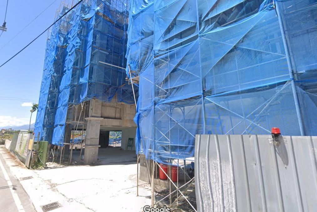 近期預售市場驚傳建商倒閉爭議！花蓮知名在地建商「太極建設」在吉安推出的預售案「綠野仙蹤」，驚爆交屋前建物竟無法過戶。(圖/取自GOOGLE街景)