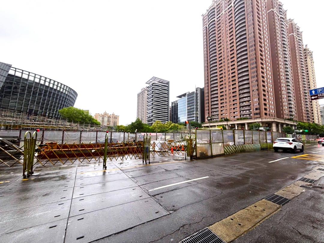 捷運綠線動工中的「桃園區」，重劃區林立推升房價上漲，中古、預售單坪價差近20萬。(永慶房產集團提供)