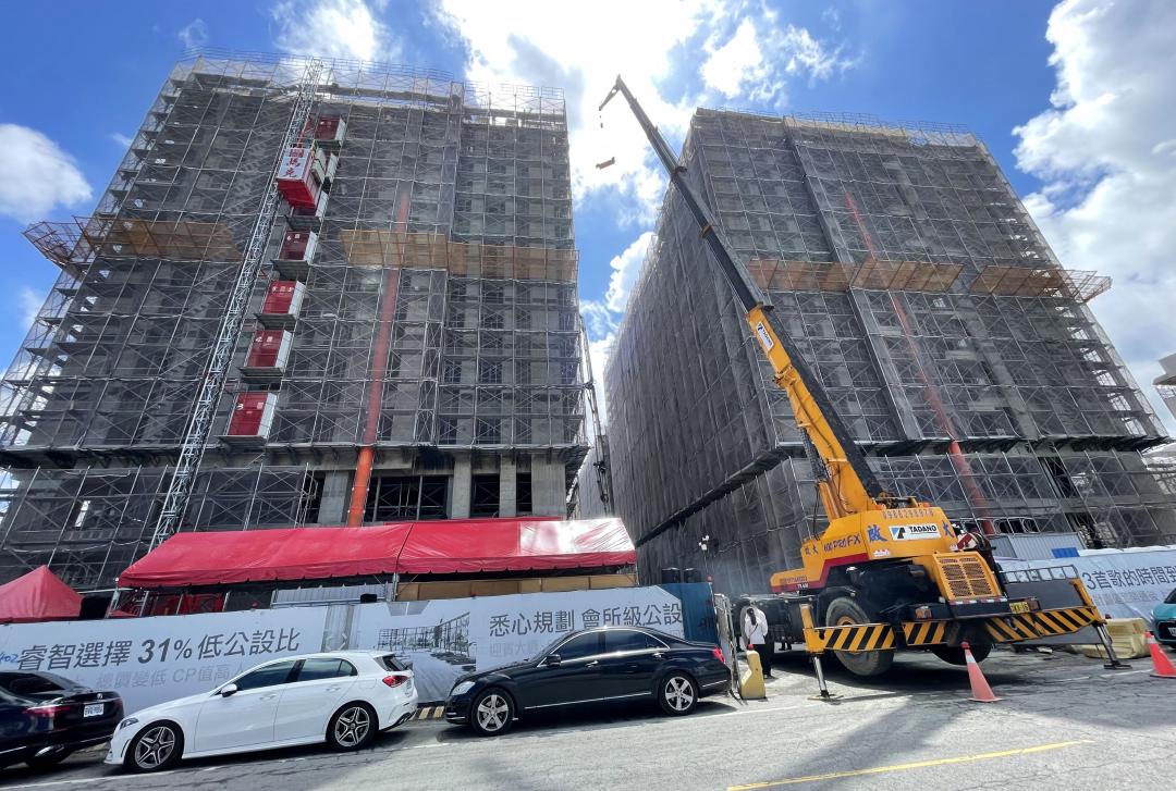 城安建設看好湖內基地距中山高速公路路竹交流道，僅約10分鐘車程，也可迅速連通台南市仁德、東區，且鄰近省道台1線，交通順暢便利，因此在湖內正義一路旁逾2千坪大基地，移植市區輕豪宅大樓規劃經驗，推出「城安大未來」2字頭輕豪宅。