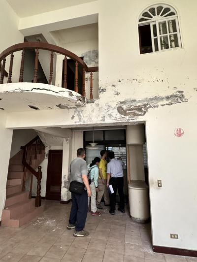 新北板橋市中心海砂屋撐不下去了 「富豪社區」終於走到拆除這一步