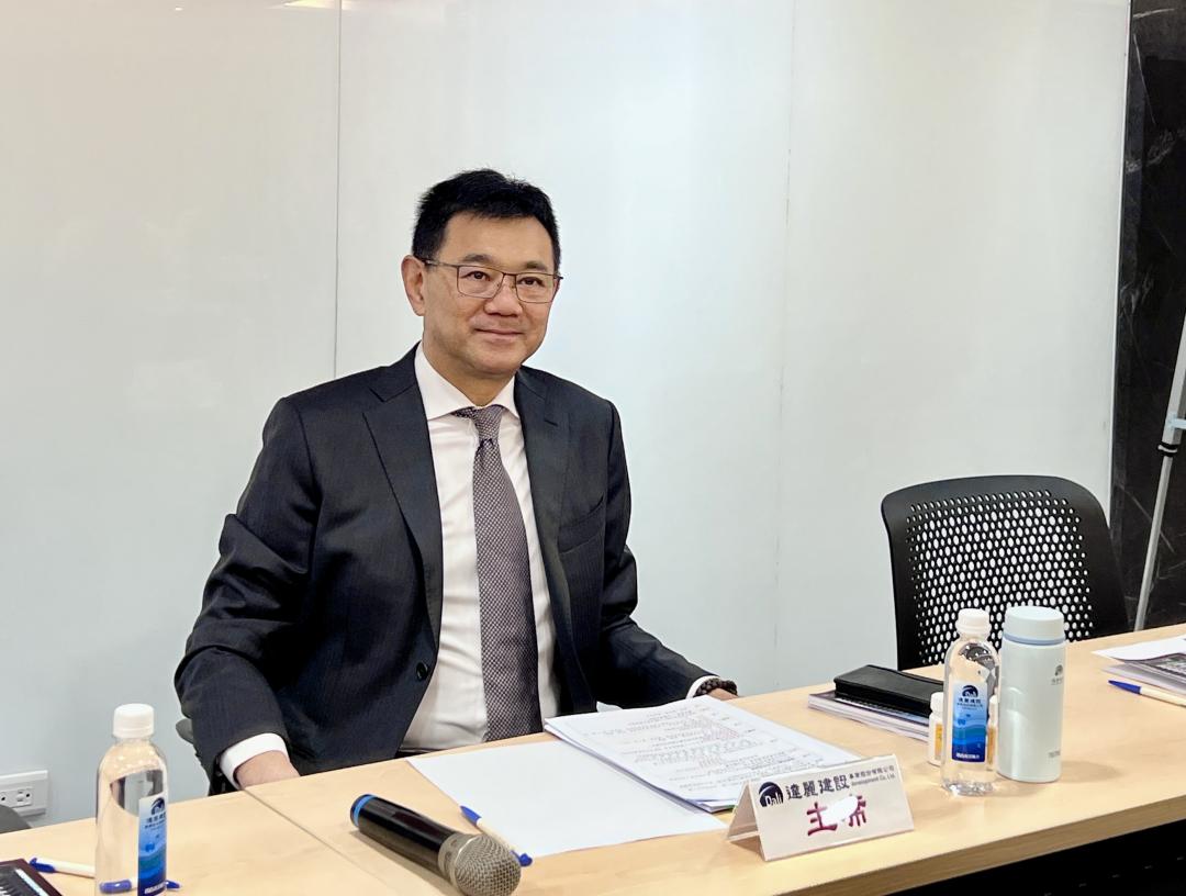 面對市場出現建商倒閉、爛尾樓，達麗建設董事長謝志長呼籲政府應適度放寬管制條件。