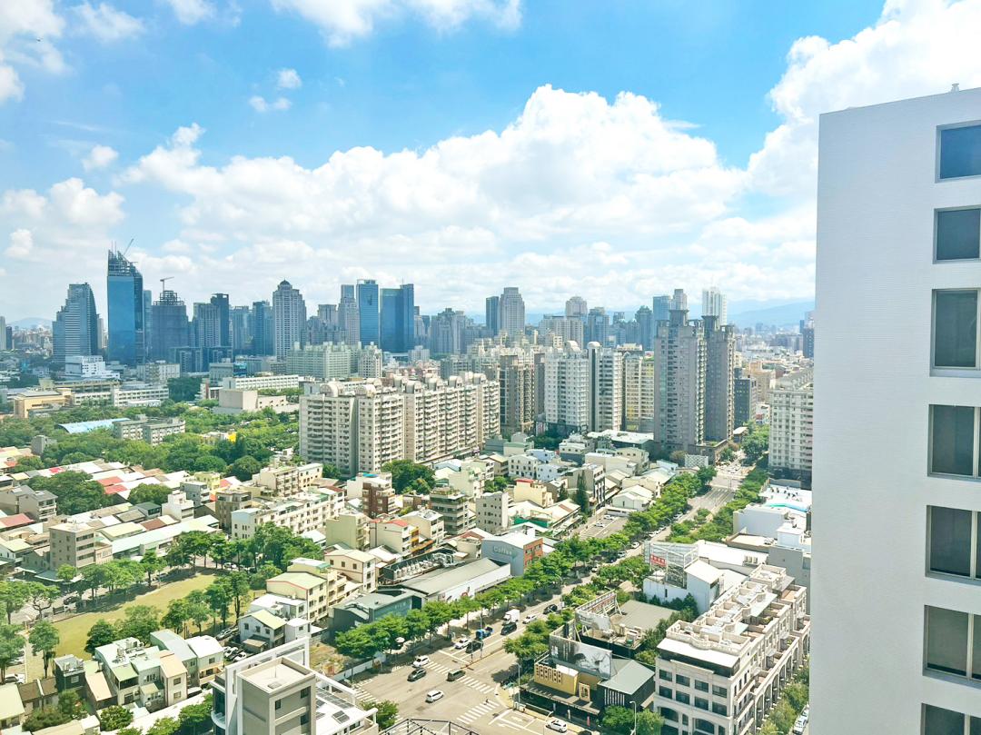 單元二緊鄰市政商圈。