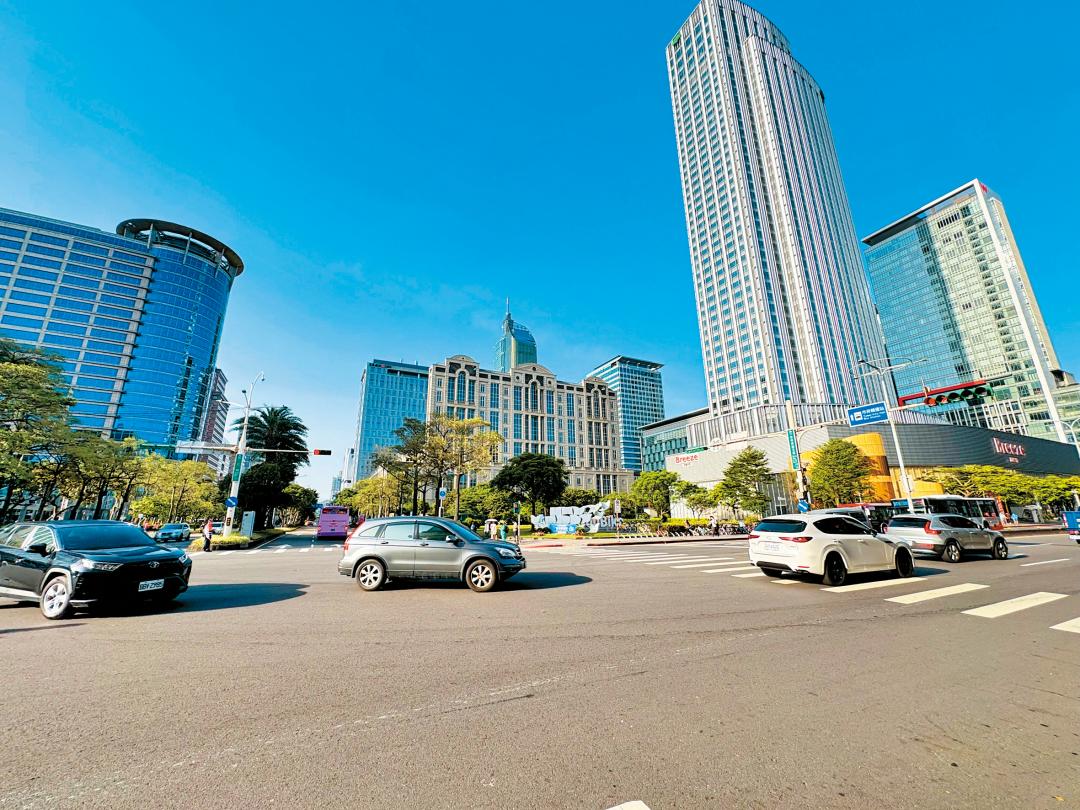 成熟商圈的新案因供給稀少且整地成本高，價位維持在高水位。