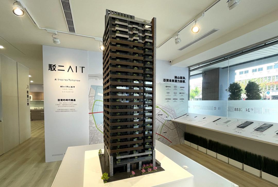 鄰近的駁二特區周圍，仰德建設新推出的「駁二AIT」景觀大樓預售案，單坪實登價都站穩4字頭，最新實登價最高單坪已達50.99萬元。