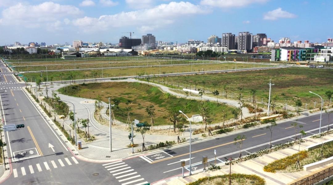 鹽行國中區段位處永康區精華地段，鄰近國道一號、一號省道及北外環道路，交通便利。(圖:南市府地政局提供)