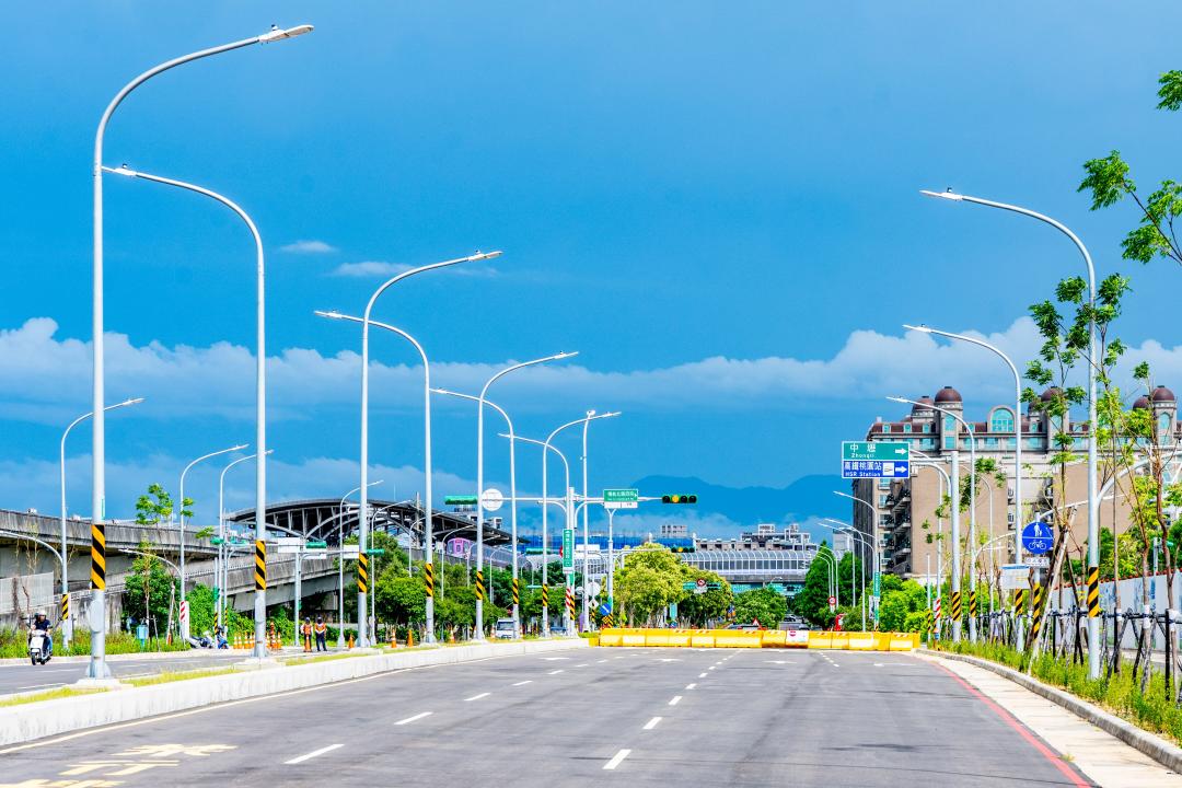 航空城重要道路之一的航青路，正式完工通車。（桃園市政府提供）