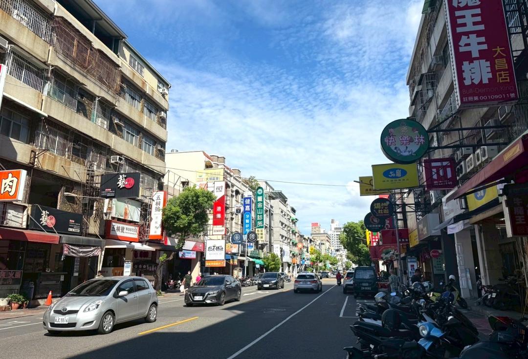 高市三民區建工商圈生活機能成熟，教育資源充沛，吸引不少家庭自住客購屋。(圖:業者提供)