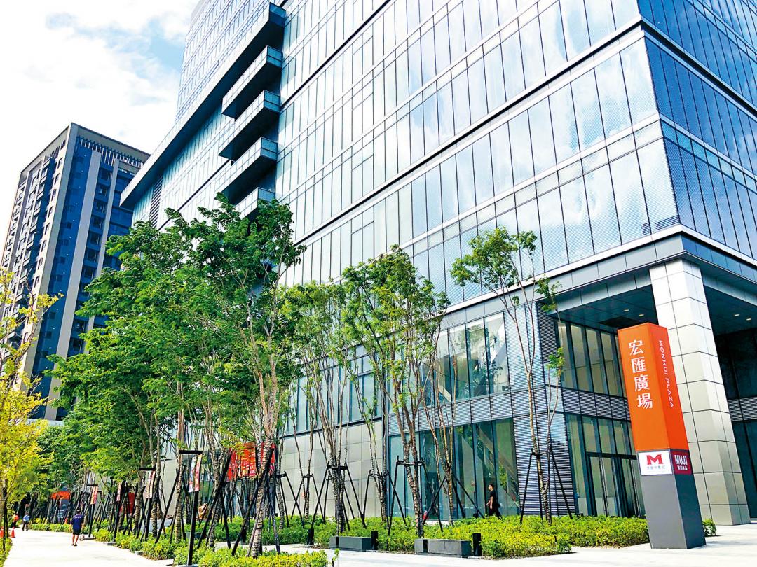 宏匯廣場提供充裕娛樂休閒機能，是周邊居民逛街好去處。